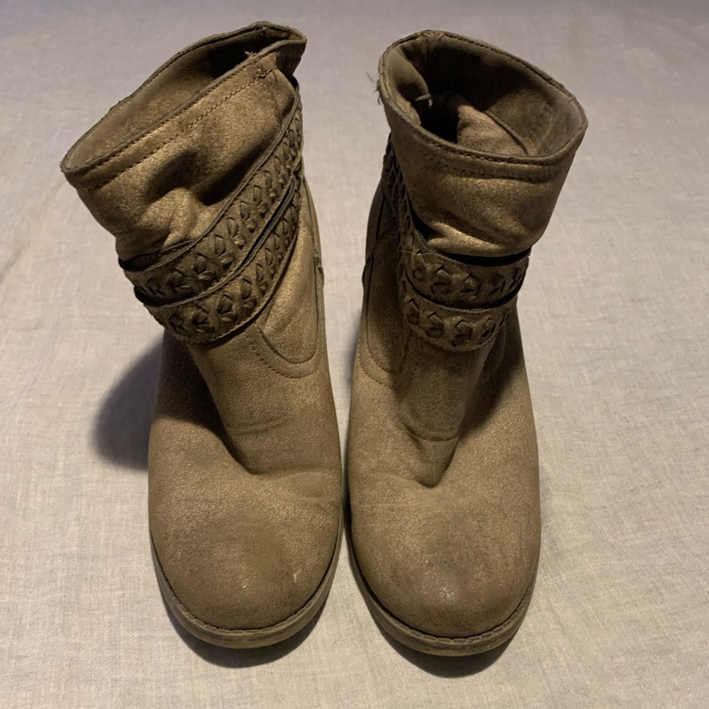 Soft braided ankle boots